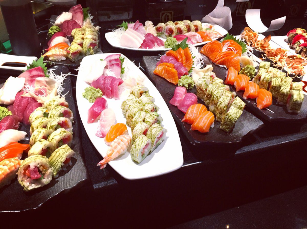 AtlSeafoodCo's tweet photo. #WayBackWednesday to last week’s happy hour and its incredible sushi line-up 😍 Join us tonight, and EVERY Wednesday, for delicious specialty rolls and signature cocktails at Atlantic Seafood Company #whatcouldbebetter #happyhour #humpday #sushi #cocktails #otpdining #alpharetta https://t.co/Vw5xO6bia3