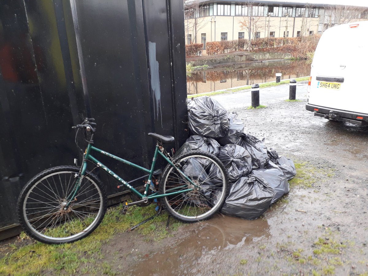 JohnMcG97393023's tweet photo. #scottishcanals #kamescapital #Sustrans & local volunteers litter picking on the Union Canal from Calders to @WesterHailesCC . Collected 46 bags of litter an adult bike & a chair. Looking for another team for this area in near future contact #johnmcgowan on 07717178320 to discuss https://t.co/XawPwQbs6t