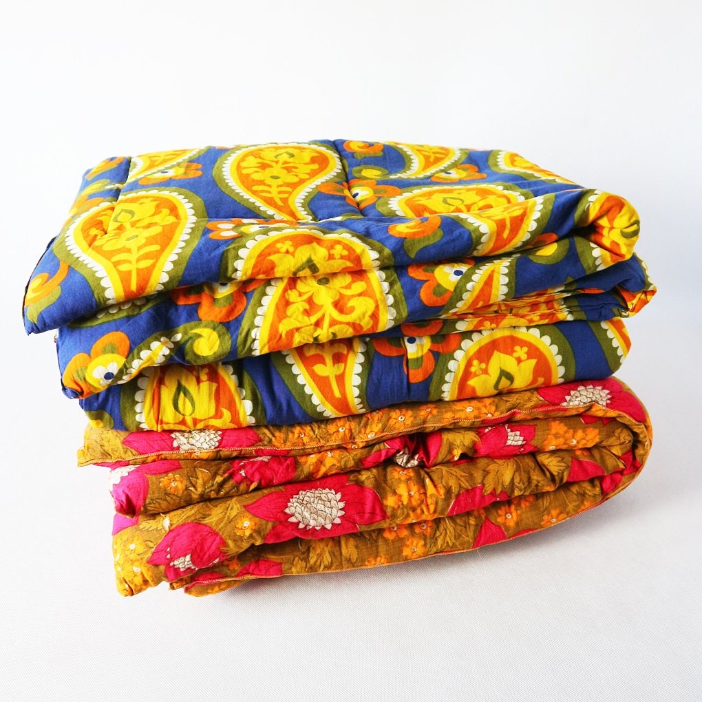 RetroTerapia's tweet photo. New in the shop. Colorful retro comforters and some other patterned textiles #70s #retro #vintagefabric #textiles https://t.co/eMJpxTlFEM