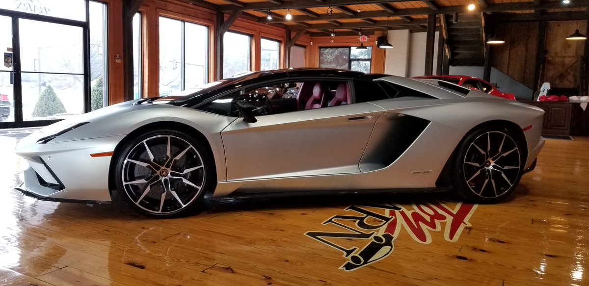 toybarncars's tweet image. Our Lamborghini collection is looking good! Which is your favorite?
#ToyBarn #Lamborghini #Aventador #Gallardo #Huracan

🌐: toybarncars.com