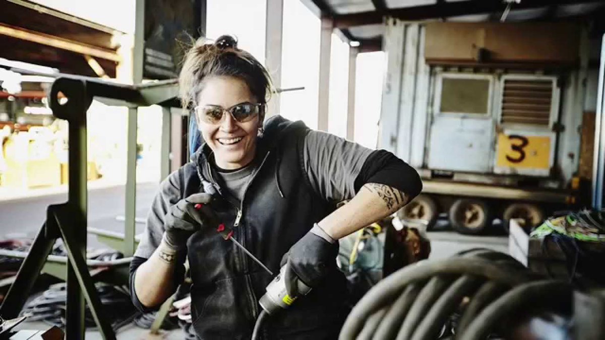 EngineersAz's tweet image. Did you know the word “engineer” is derived from the Latin word &quot;ingenium&quot; meaning cleverness? 
Hmmm... Figures! 💡 
#ENGINEERSOFTHEFUTURE #STEMFORWARD #STEMPHX #KNOWLEDGEISPOWER