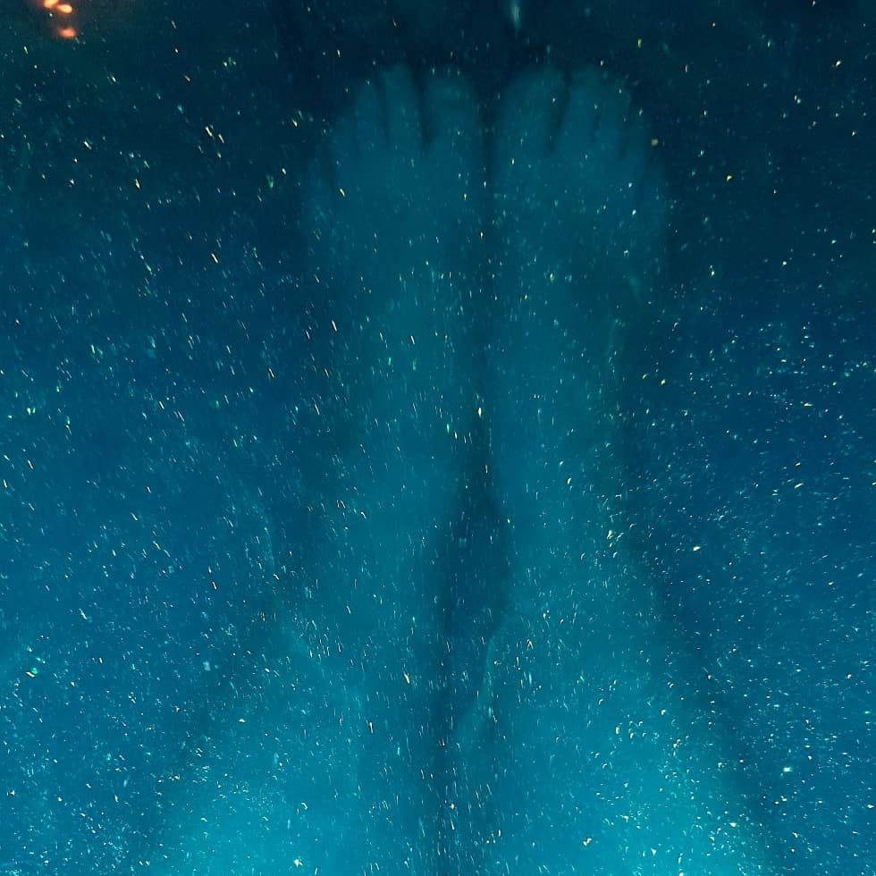 jewels1974's tweet photo. I didn't realise it had sparkles/glitter until I went in πππ§ββοΈπ #bath #lush #lushbathbomb #intergalacticbathbomb #sparkly #glitter #mermaid https://t.co/lpW14zOjug