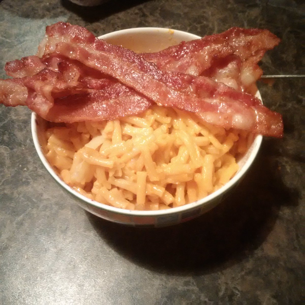 Medibrat's tweet photo. I'm sick, and there's no one to make me eggs in a basket. So it's KD and bacon. #sickBex #hungryBex #CannotAdult https://t.co/gNDx2mRxuR