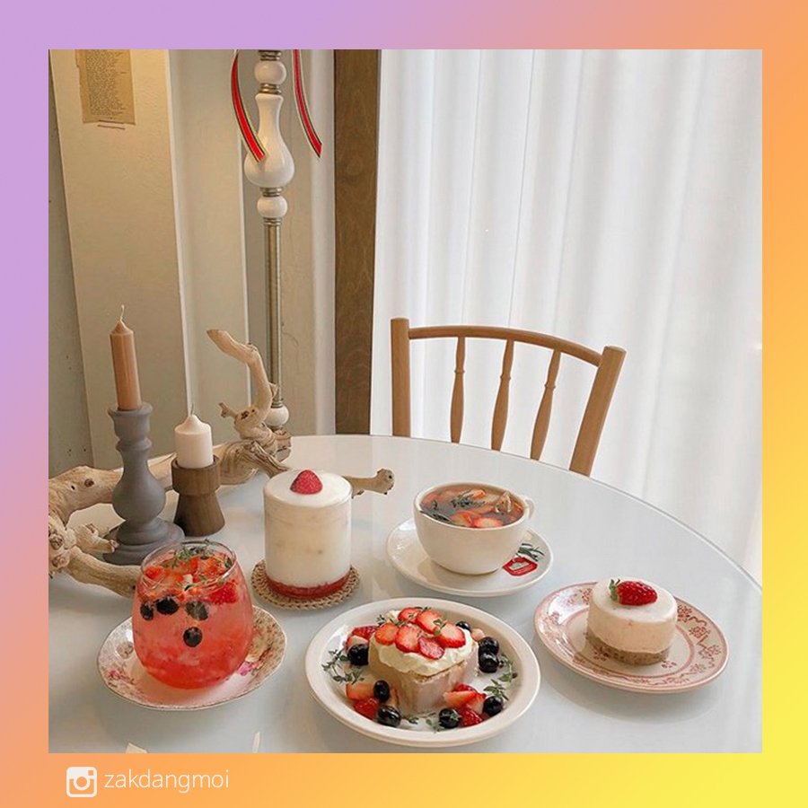 _suncream's tweet photo. ช่วงนี้คาเฟ่เกาหลี สตรอว์เบอร์รี่ก็จะแน่นๆหน่อยยย 😋🍓 ร้านนี้ถ้าใครอยากทานของหวาน ต้องไปหลังเปิดร้าน 30นาทีน้าา บรรยากาศร้านดีด้วย กุ๊กกิ๊ก��ากก❤️
📍zakdangmoi (yeonnam-dong)

#รีวิวเกาหลี #รีวิวโซล #รีวิวคาเฟ่ #คาเฟ่เกาหลี #เที่ยวเกาหลี @Review_korea #รีวิวฮงแด #ฮงแด https://t.co/EabuRN7g3k