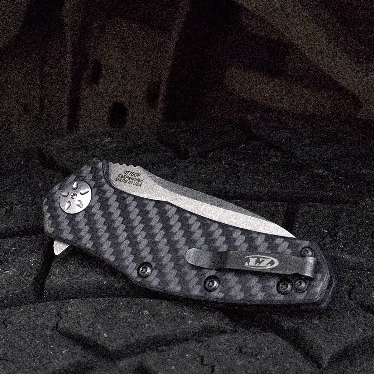 ZTKnives's tweet photo. At only 3 ounces it might be lightweight but it’s ready for a heavy duty workload!
https://t.co/WZBURYLpEU
#goboldzt #zt0770cf #madeinusa #trucktires #pickuptruck #4x4 #offroad #workknife #edc #knifelife https://t.co/nBAqh9V5wq