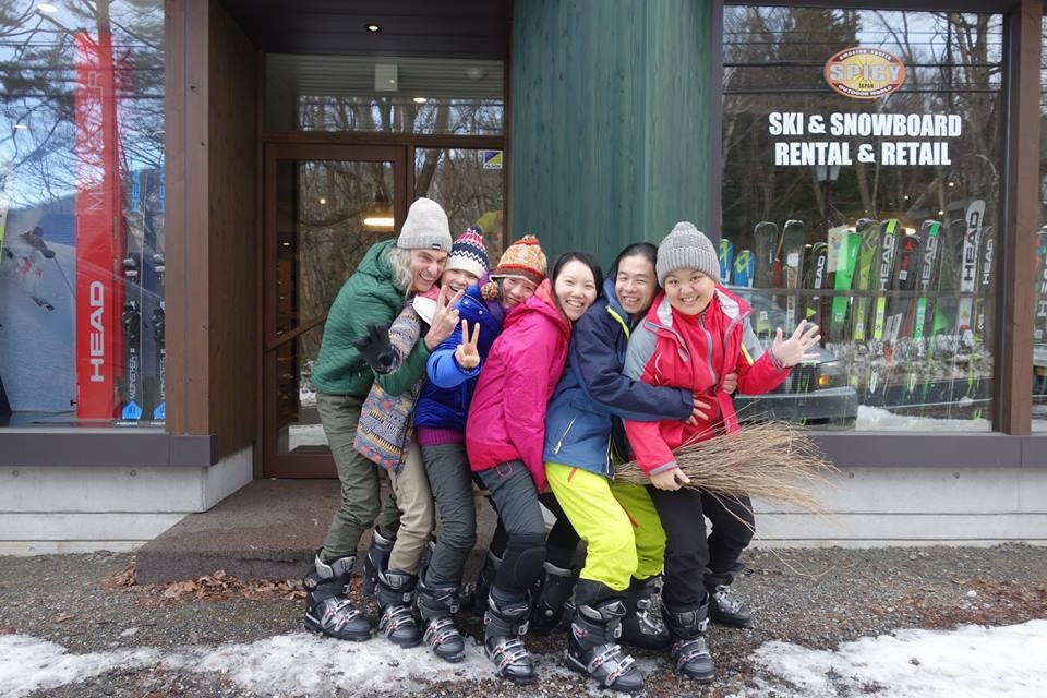 ChiuBasaragirl's tweet photo. I’m happy that I spent the Christmas and New Year time with a group of wonderful friends in Hakuba this year! https://t.co/sNYlovjkG1
