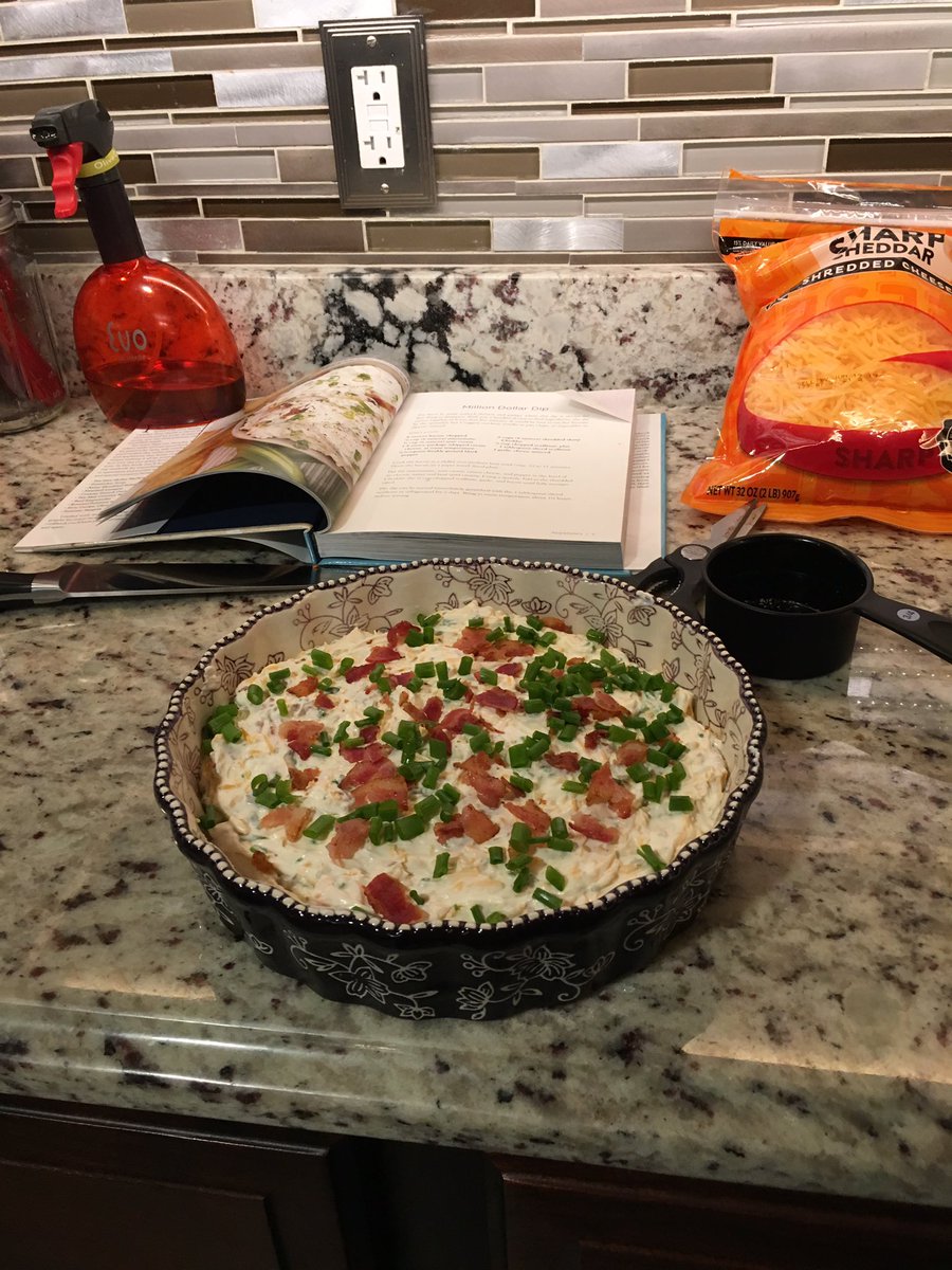 Robertwalter25's tweet image. @DavidVenableQVC had a kitchen shortcuts New Years with friends. Easiest meals to make and great tasting #kitchenshortcuts #temptstions #davidisfnamazing
