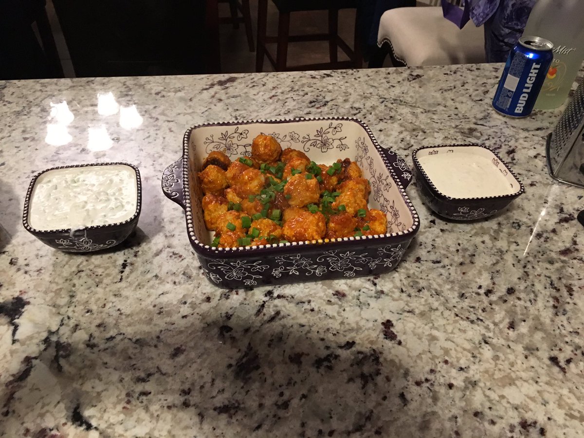 Robertwalter25's tweet image. @DavidVenableQVC had a kitchen shortcuts New Years with friends. Easiest meals to make and great tasting #kitchenshortcuts #temptstions #davidisfnamazing