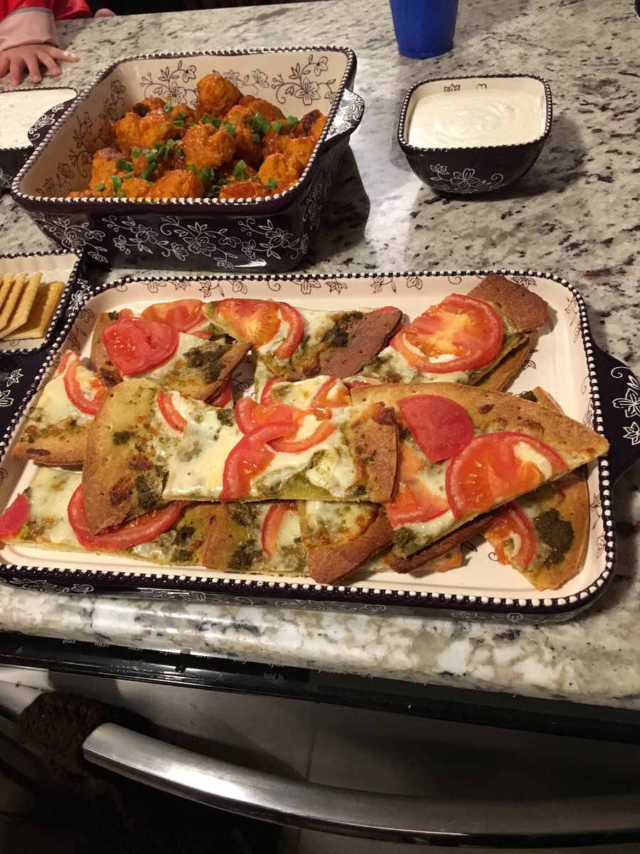 Robertwalter25's tweet image. @DavidVenableQVC had a kitchen shortcuts New Years with friends. Easiest meals to make and great tasting #kitchenshortcuts #temptstions #davidisfnamazing