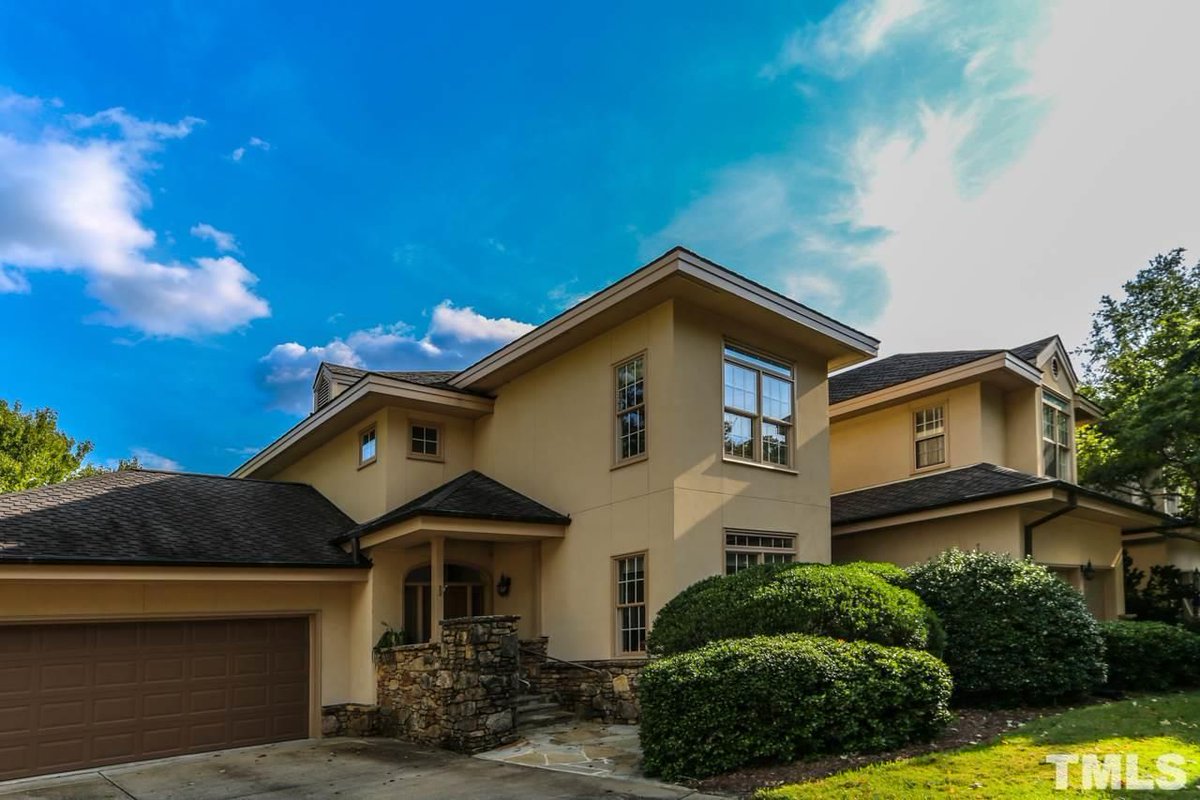 GovernorsClubNC's tweet photo. Capture the lifestyle you want, with the ease of maintenance that you need. Wonderful townhome in award-winning Governors Club. Walk to all of the community amenities https://t.co/ufaCk4JpFN https://t.co/NGHLUuOteE