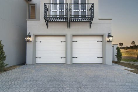 RickSimsSells's tweet image. I love this driveway. And the balcony is perfect for welcoming people or waving goodbye. :)