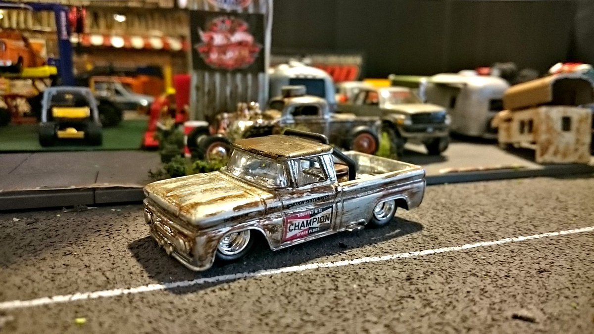 Newtaro コゾー Hw Custom 62 Chevy Pickup ダイソー アンティークになる やーつでぺぺぺって塗りました ロールバーと安全タンク追加で ドラッグレース仕様にしました バックヤード 廃車置き場製作中 ミニカー改造 ウェザリング ホットウィール