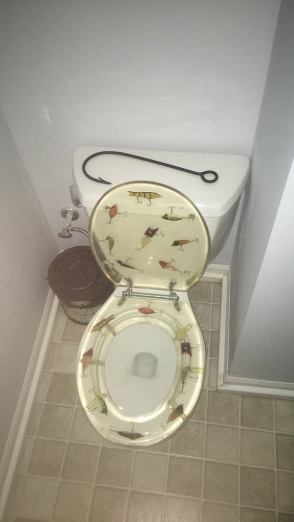 Toilets With Threatening Auras on Twitter