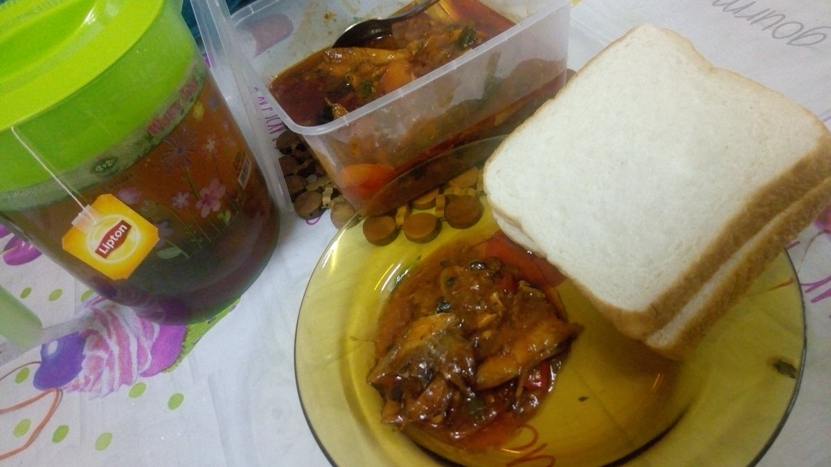 miow2miow's tweet image. Morningggggg..  let&apos;s have breakfast before masuk office ...
#sambalsardin ..my favourite ..dahuluuuu kiniii dan selamanyaaaa 😅