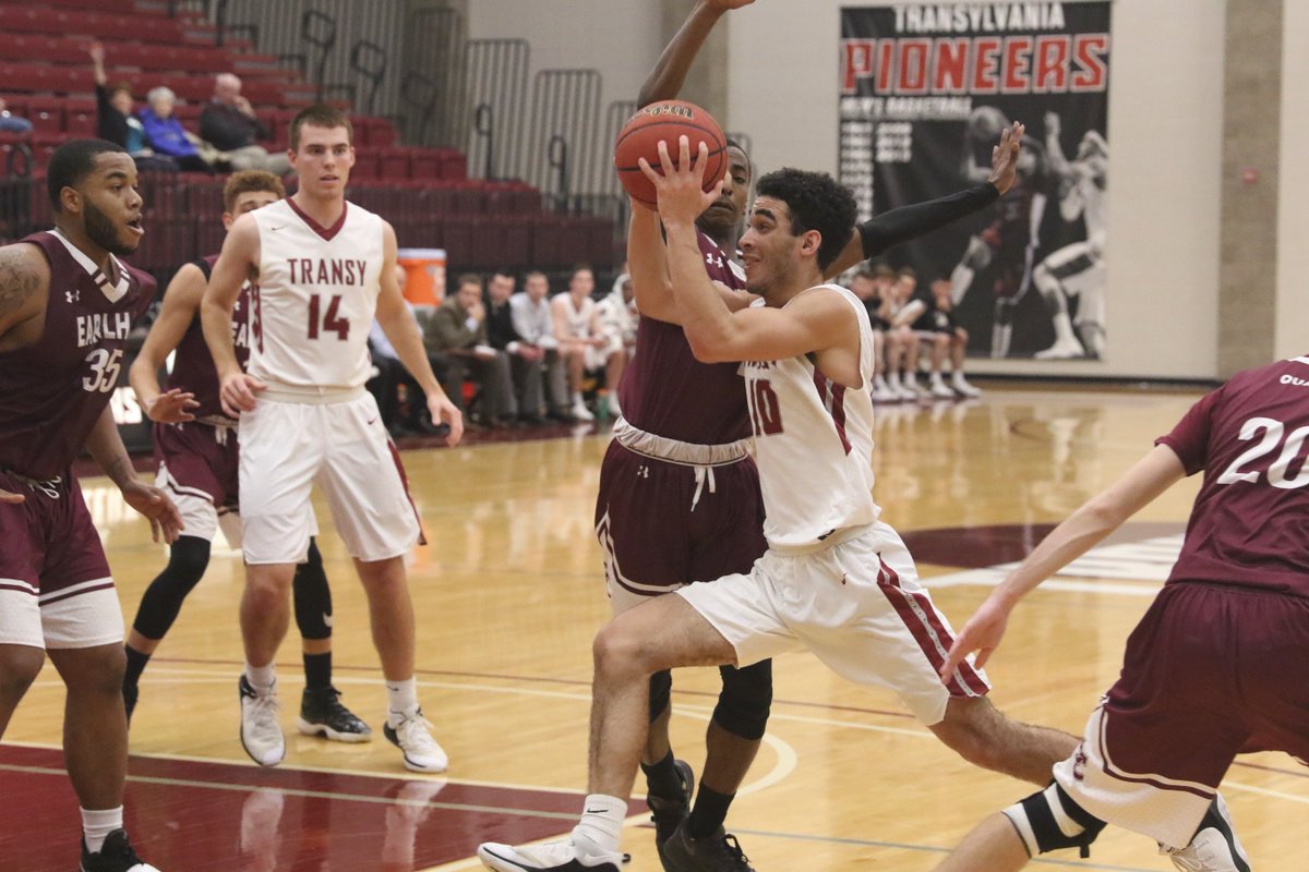 MEN'S BASKETBALL: Jefferson's monster second-half, Schmitt's outside explosion guide <a href="/TransyHoops/">Transy Men’s Basketball</a> to comeback win against Earlham

RECAP - bit.ly/2Ru232b