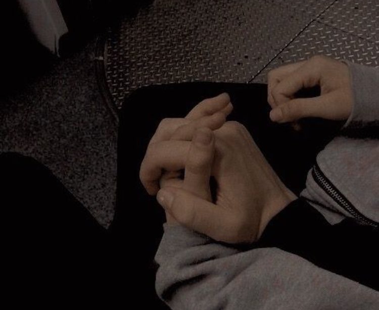 bbhtits's tweet photo. [ chanbaek au ]
baekhyun and chanyeol are childhood friends, but high school fame got in chanyeol’s head, and they drift apart. chanyeol makes fun of baekhyun daily, and baekhyun hates his guts for that. so what would happen if they get locked in a storage room overnight? https://t.co/va2WudmlWv