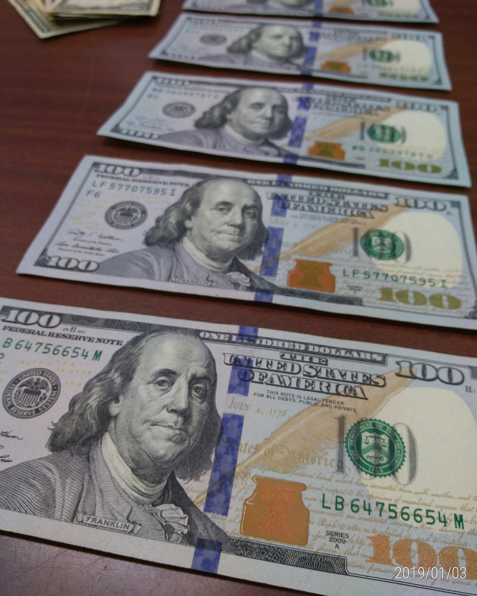 プラチナガウト 街で日本円が無くて困ってる米国人に両替してあげた 親切心に自己満足したけど 100札って偽札が多いらしいから少し心配になってきた 親切心 100ドル札 港区偽札 偽札 外国人に親切 おもてなし注意 T Co 8qfvgxysgw Twitter