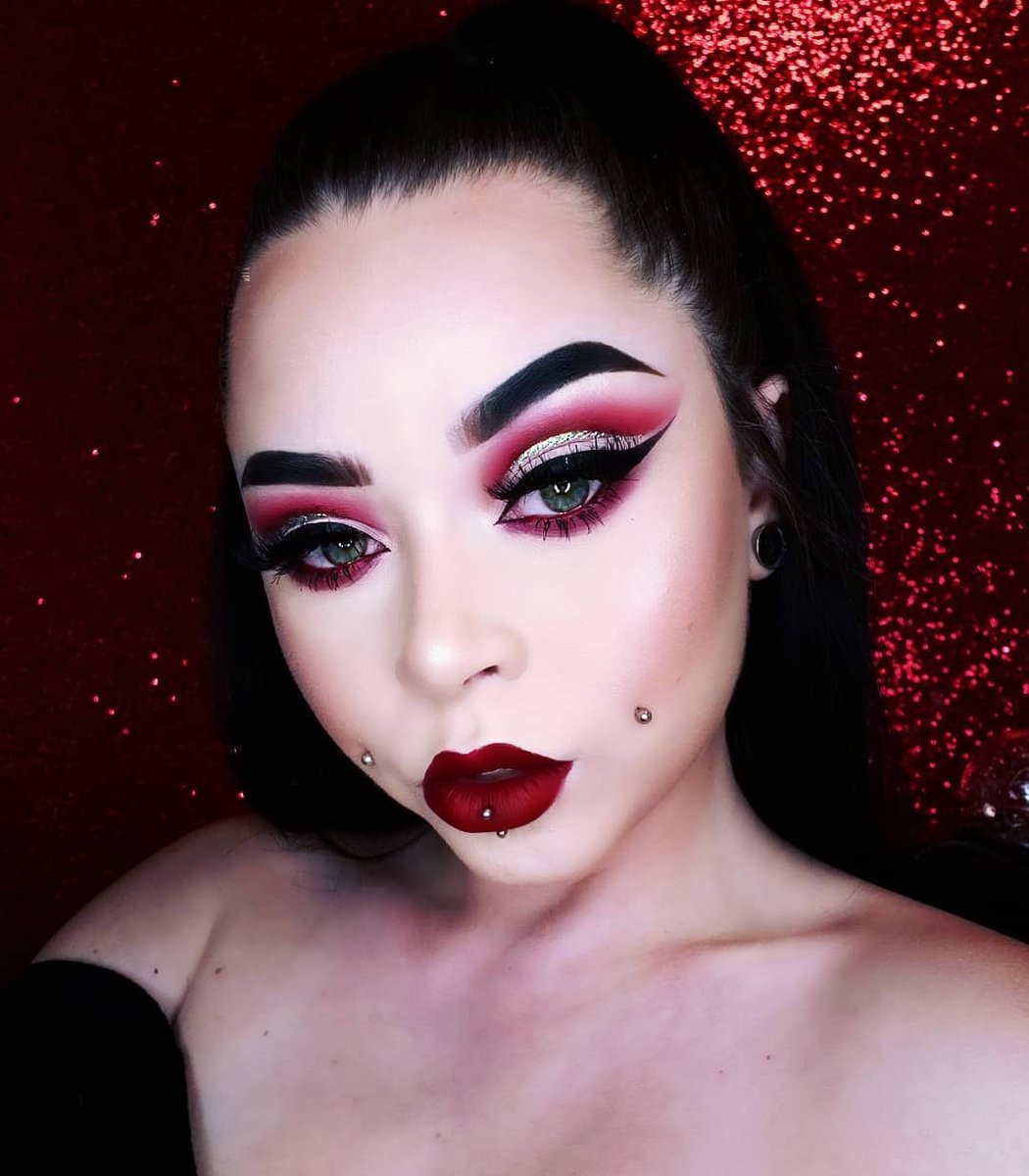 SCM matte red shadow in “Anarchy” helped do this... gorgeous cut crease  courtesy of <a href="/sydneynicolevbd/">Sydney Nicole</a> ❤️