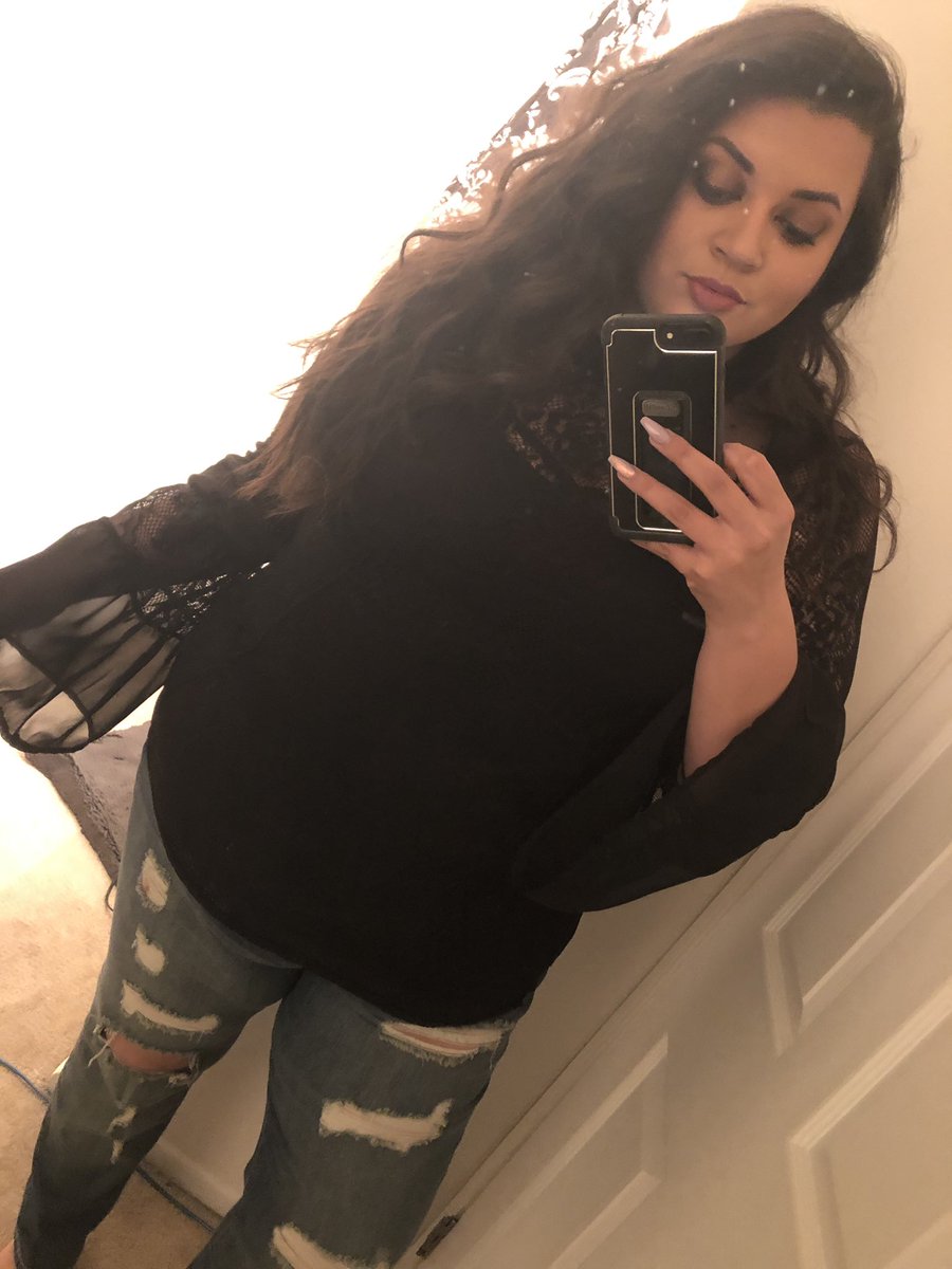 atroposmorta55's tweet image. Out here rocking my vampire vibes. 🧛‍♀️🖤#whatiscolor #newyearsamecloset