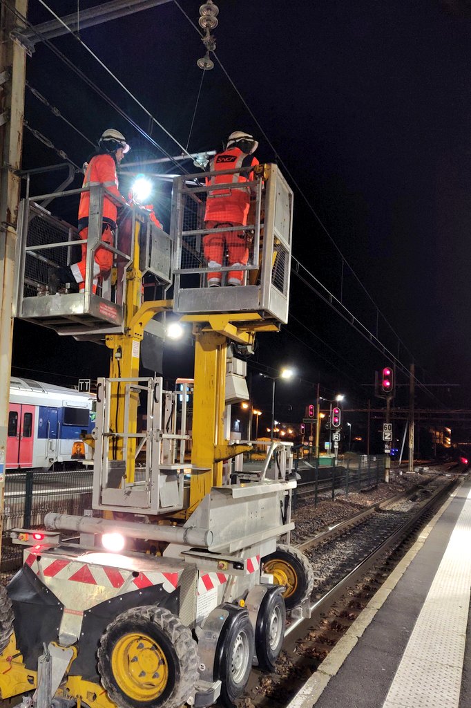 Nous sommes déjà présents..."Dourdan"Nous surveillons notamment l'évolution de l'épaisseur des fils de contact (RUF). Cette maintenance préventive a pour objet de réduire la probabilité de défaillance ou de dégradation de nos installations. Bonne année 2019 sur le RER C !