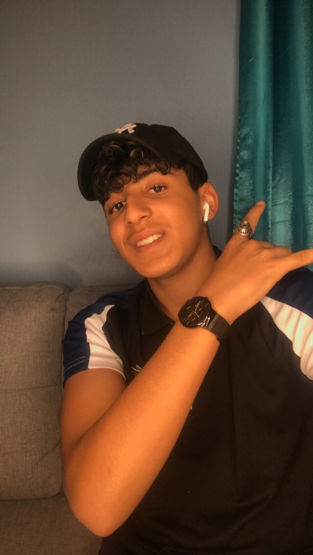 roiamin_'s tweet photo. Ce bg mériterai 10 retweet (c’est moi) https://t.co/hoJDQY6lfC