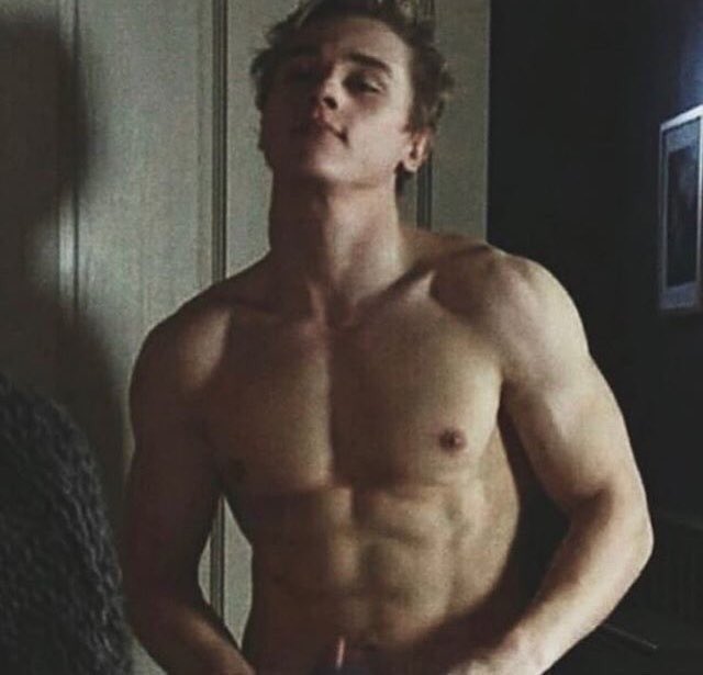 Happy birthday to the most attractive blonde I have EVER seen

 bless you ben hardy 
