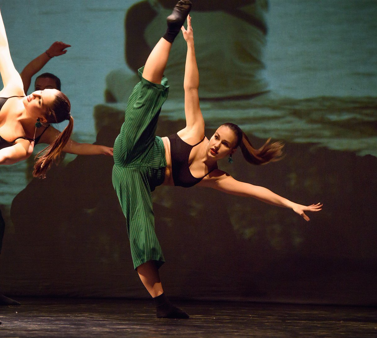 SandyMaule's tweet photo. ‘Dovremmo considerare persi i giorni in cui non abbiamo ballato almeno una volta.’ ✨ #dance #modern #moderndance #ballet #dancing #happiness #love #life https://t.co/MuZeTTxkJD