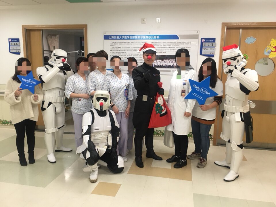 youngdarthmaul's tweet photo. @501stChinese visited children in Shanghai Xinhua hospital with MAW #BadGuysDoingGood @501stLegion https://t.co/FAh273uxmC