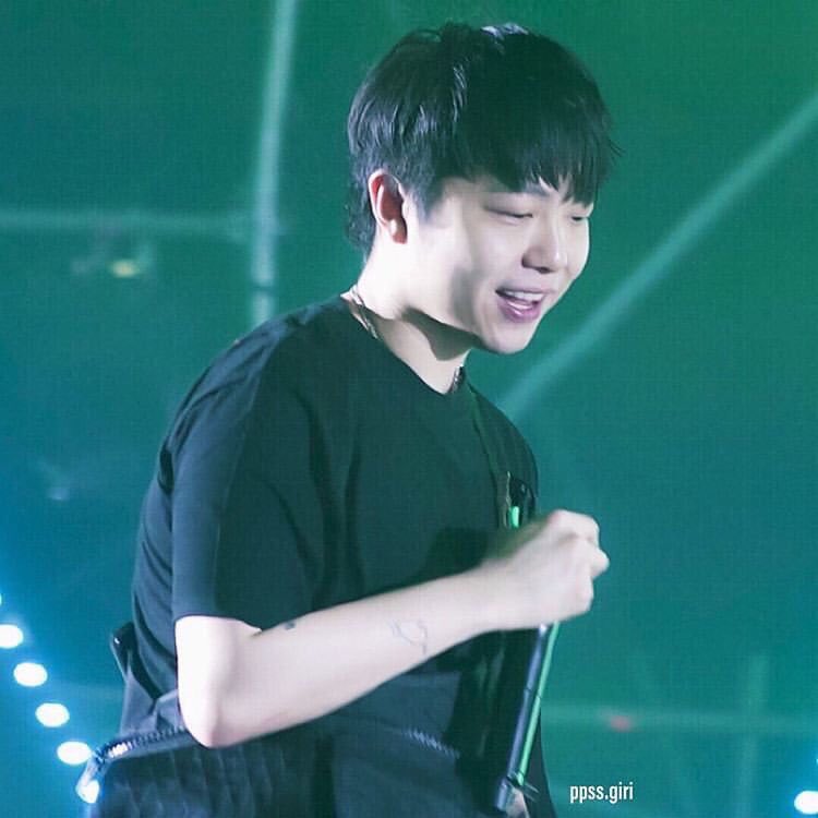 zzxzet's tweet photo. 반존대의 바른 예 :              나쁜 예 :

누나 오늘 나랑 놀래요 ?       어디 편찮냐 ? 
나 누나 좋아                      진지는 쳐먹었어 ? https://t.co/o9fpPf1DrT