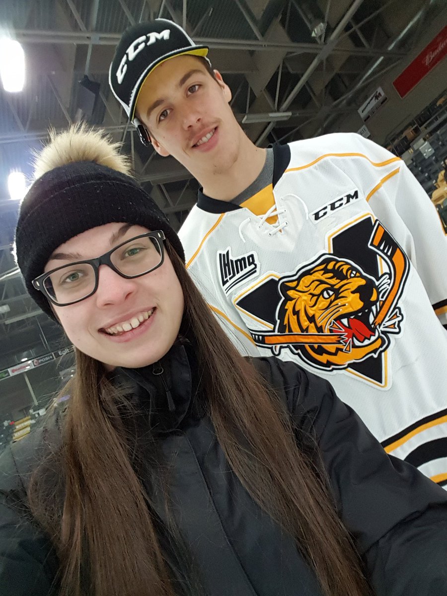 Joadrolet97's tweet image. Proud of Max Comtois. This guy represent the canada very well. #GoMaxGo  🏒😊