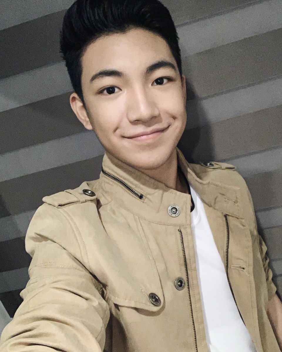 Espanto2001's tweet photo. Wearing my jacket from #SurplusPH! #GreatFashionFinds @SurplusPH https://t.co/jSFsZruddG