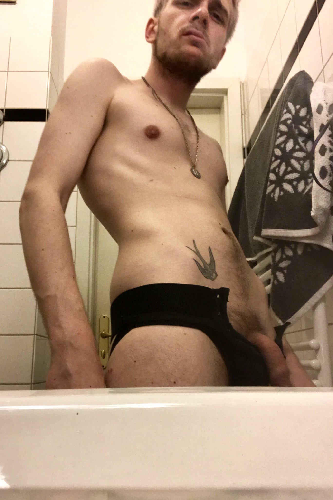 looking for a hungry #cumdump https://t.co/ccohXcI4XA