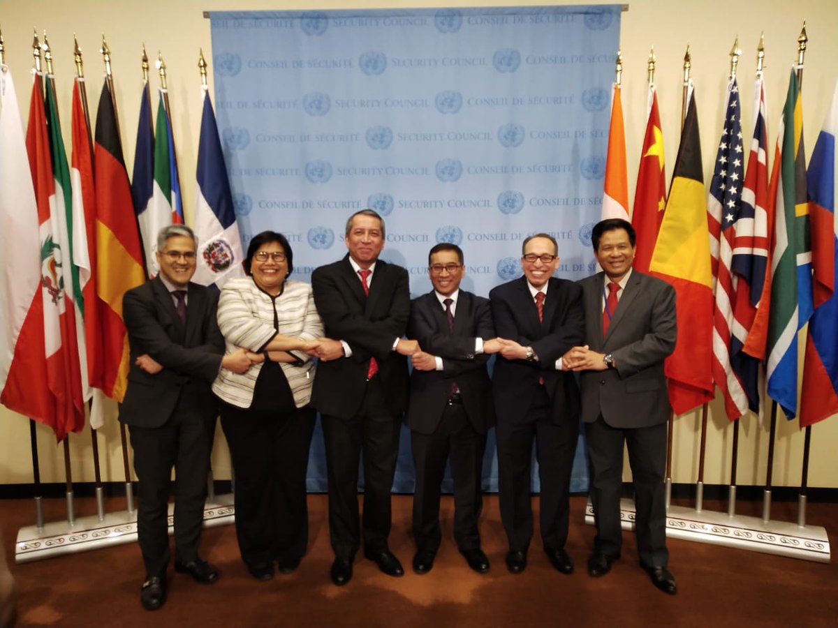 F_Ruddyard's tweet image. Marking Indonesia’s work as a Non-Permanent Member of the UNSC, today I attended a flag installation ceremony for the newly elected countries to the council for the term 2019-2020 held in front of UNSC Chamber, New York (2/1).