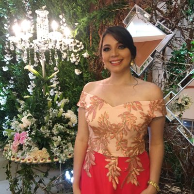 giseloayza's tweet photo. #NuevaFotoDePerfil https://t.co/J15QRq7Rsb