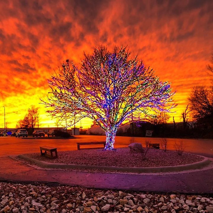 Great capture of tonight’s #sunset in #kansascity by John Goader, Jr. 
Well done sir!
.
Did you get a photo too? Tag us!
.

#kcmo #igsunset #colorful #dusk #wintersunset