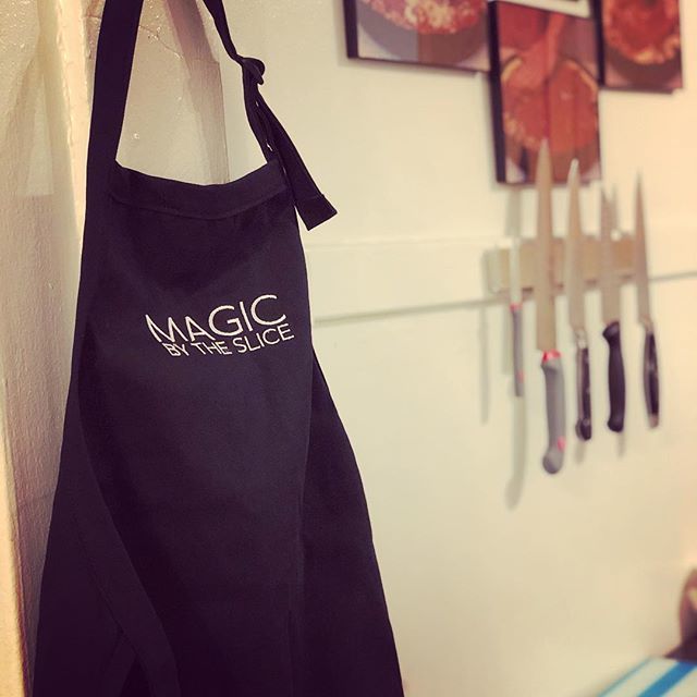 No more 'costume change' needed. My aprons have arrived! #Fancy #ChefsApron #InTheKitchen #KeepItClean #MagicByTheSlice #PizzaMaking #Pizza #Tweet #magic #ChicagoMagician #DinnerShows bit.ly/2F0UTNb
