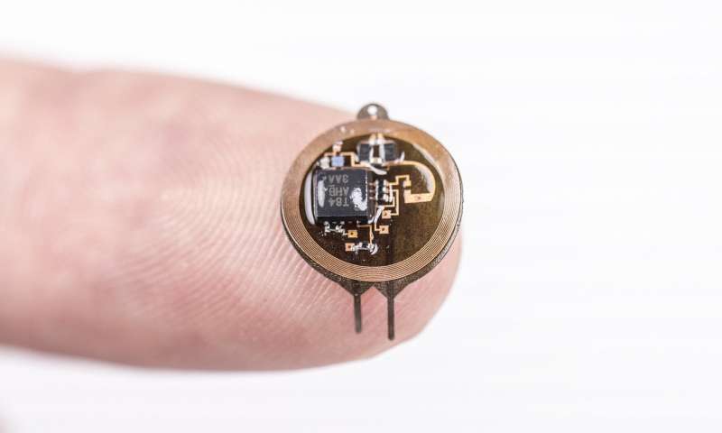 lapbatteryuk's tweet image. University of Arizona biomedical engineering professor Philipp Gutruf is first author on the paper Fully implantable, optoelectronic systems for battery-free, multimodal operation in neuroscience research, published in Nature Electronics. bit.ly/2QmwNO9