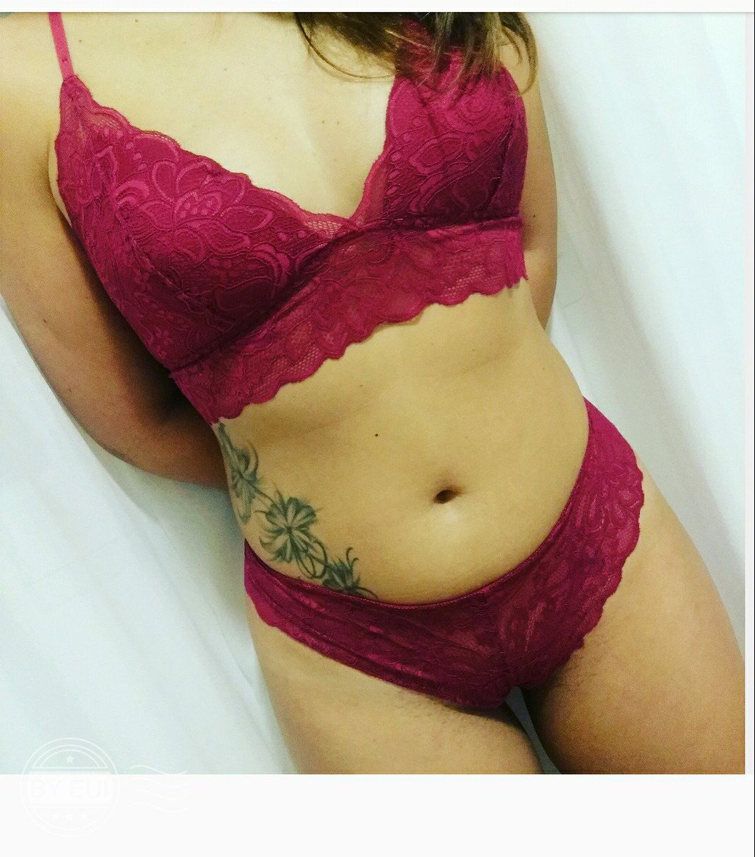 BuenoAroa's tweet photo. Me decidí por éste para un día cualquiera,y un cualquiera como tú me va a tributar por éste capricho... DM #DIOSAMONIKA #DIOSASKARDASHIAN #verse #circle #paypigs https://t.co/BKvk4gPGi4