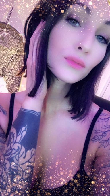 Come see me now without a ridiculous filter https://t.co/qN29WBlU1t https://t.co/y1k56J66zD