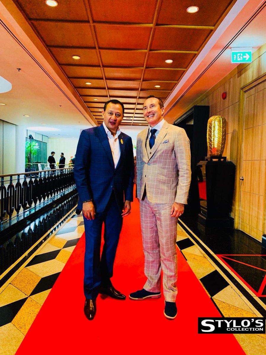 Bespoke_today's tweet photo. Be strong as we fight our way to success, the difficulty we face is nothing compared to the joy of success.

Hello 2019, We are ready.

#styloscollection #stylobykenny #kennymaster #Bespokesuit #Bangkok #thailand https://t.co/n3bRKVKSTq