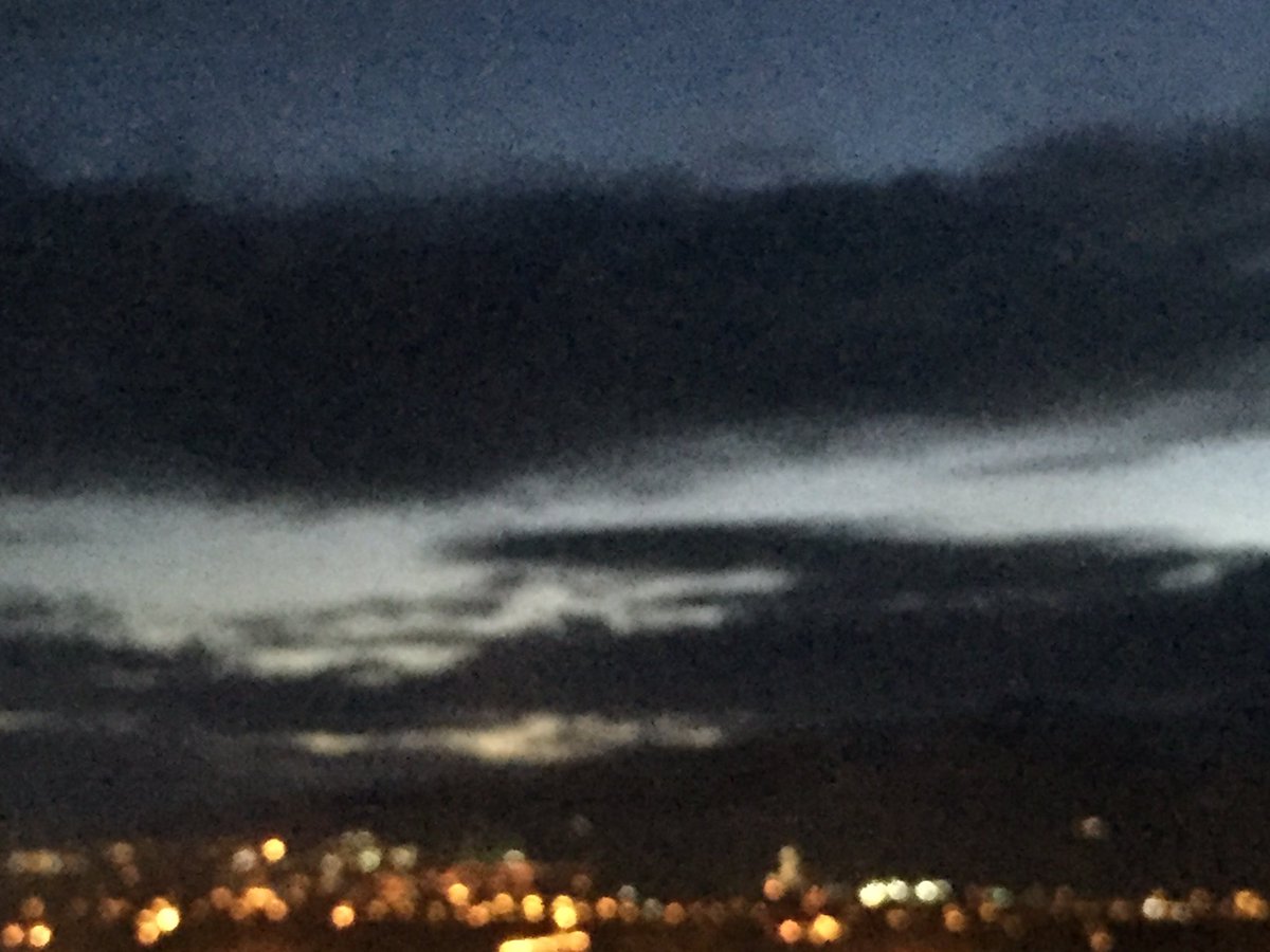 Her şehrin ayrıdır geceleri , ben her şehirde aynı baktım o gece sensizliğe.