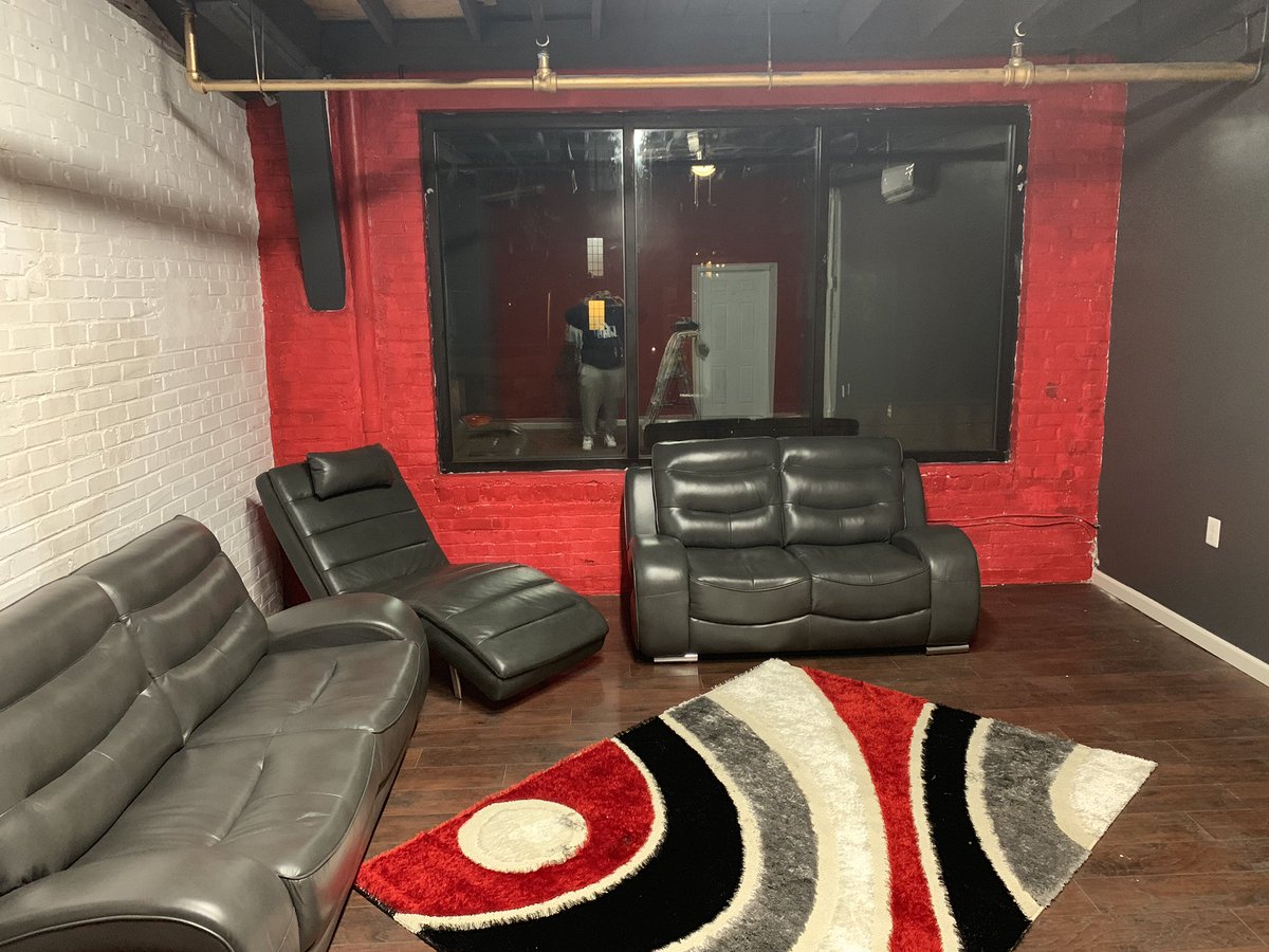 fatboi_stern's tweet photo. New Location Northern Liberties NBU RECORDS &amp; STUDIO 🤟🏾💯💯💯 https://t.co/ZsNHURNPVm