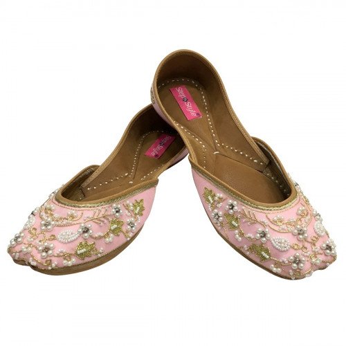 stepnstyleindia's tweet photo. Glam your feet with brand new Pink #PunjabiJutti with White pearl and Embroidery work. Shop online at https://t.co/jsB7WDa5j9 and save 10% with free shipping on your purchase!

#punjabijuti #fashion #stepnstyle #designer #exclusivejutti https://t.co/MyLtzfJdIC