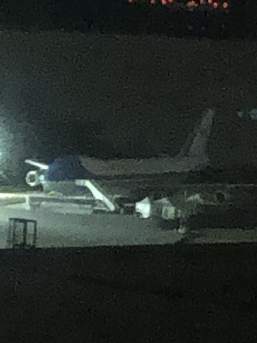 MrEcock's tweet photo. Magfest! I am here. Also so is a full sized replica of Air Force One?? Anyways DM me for my room number if you want a chill space to hang! (Or meet me right now at Past Time where I am ordering a burger) #photographicproof https://t.co/qtaOearGvn