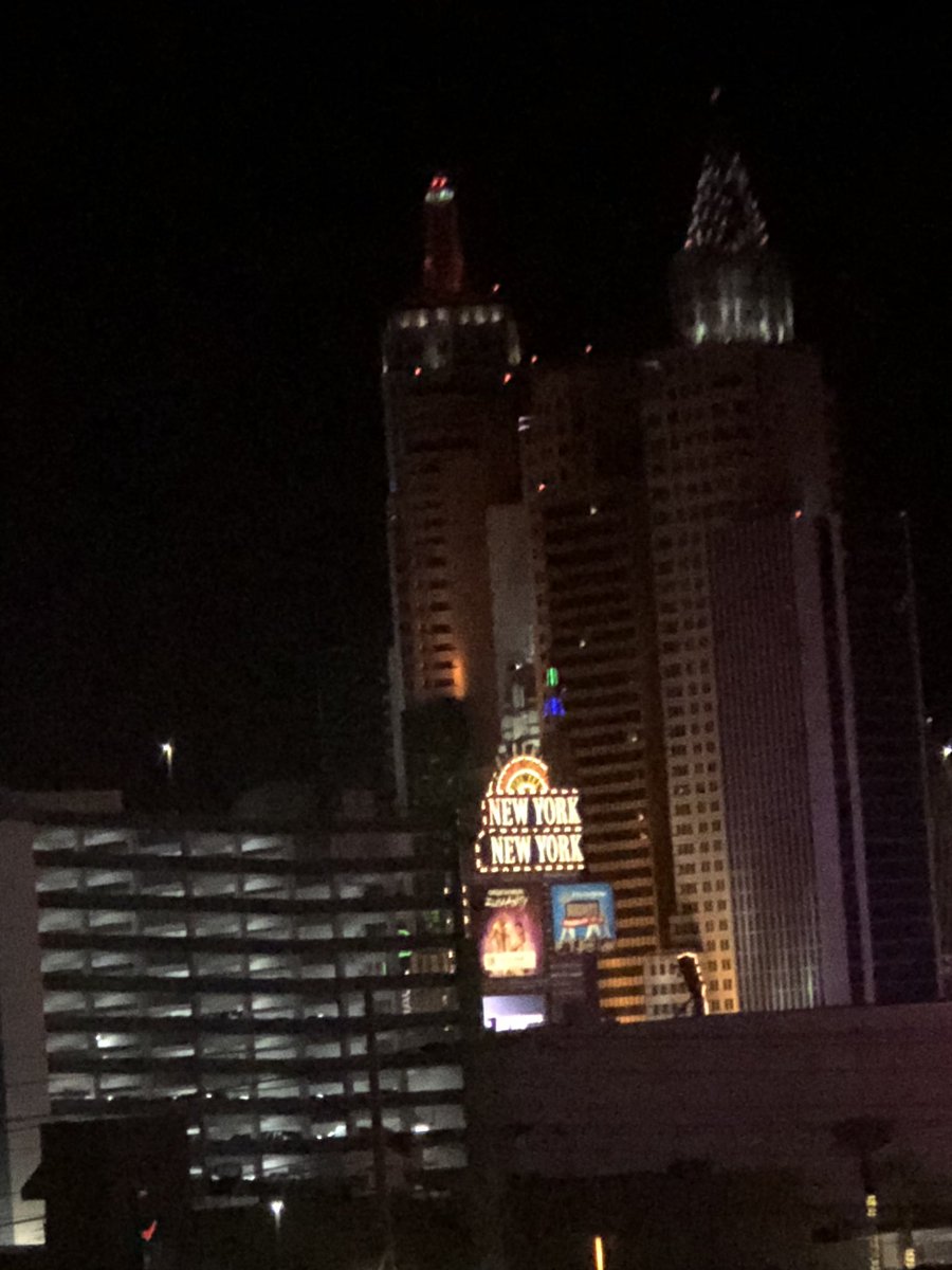 brianolynick's tweet image. Looking out from our room in Las Vegas before we leave for Mexico tomorrow ... seriously chilly in LV right now! #adventure #remotebusinessbuilding #nextlevel2018