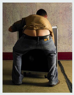 JBJoftheMTC's tweet photo. I often loosen my belt on my overly large pants, just before I try to lift a 500 lb. road case...  #BadStockPhotosOfMyJob  #Stagehand https://t.co/i1dRL9dTet