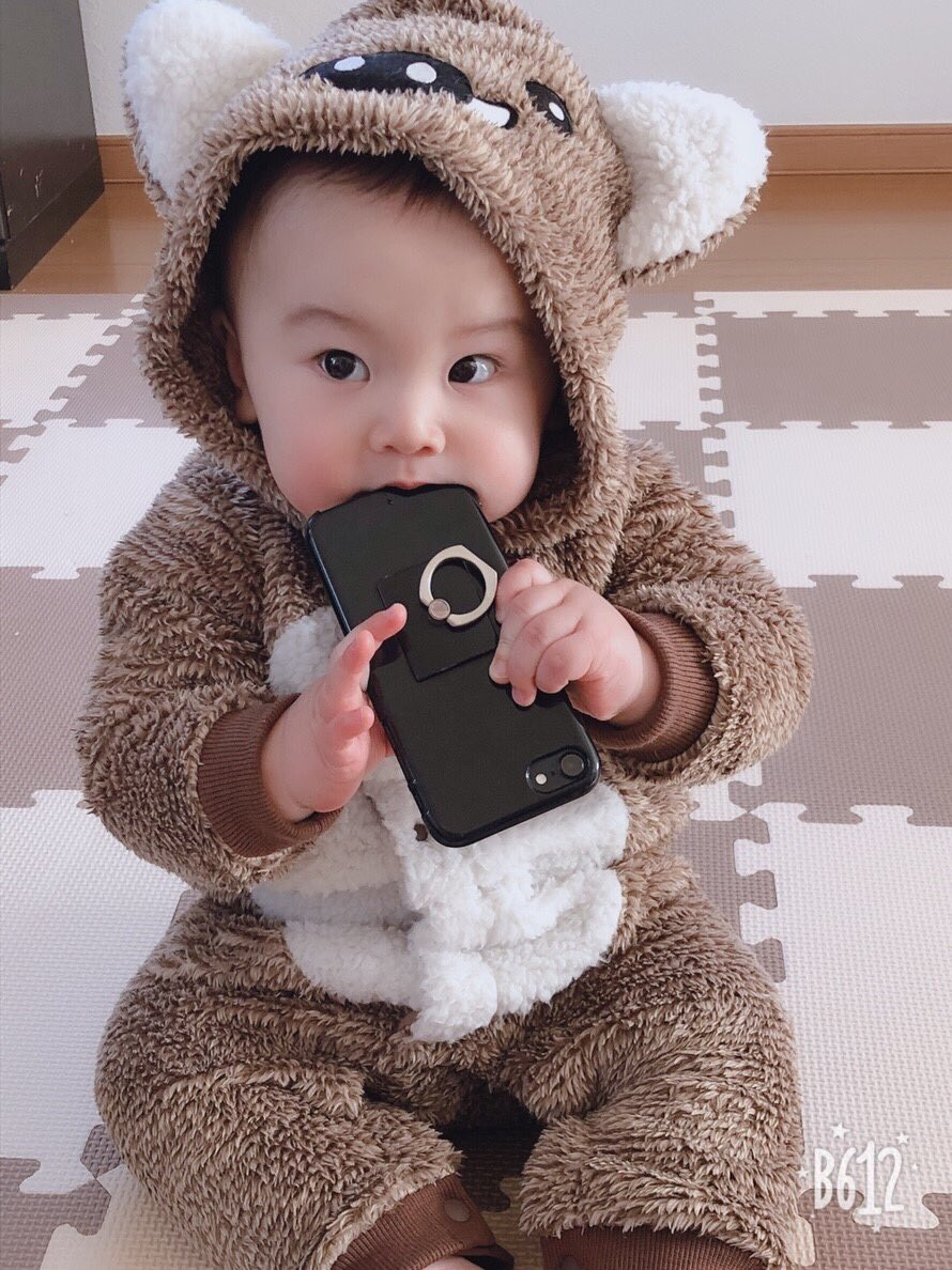 manapetyaaaa's tweet photo. 年賀状の写真の為にイノシシ着せたんだけど可愛すぎた🤣🤣💓
今年1歳とか早すぎるよ(   ᷇࿀ ᷆  ) https://t.co/HoixtJKd5Z