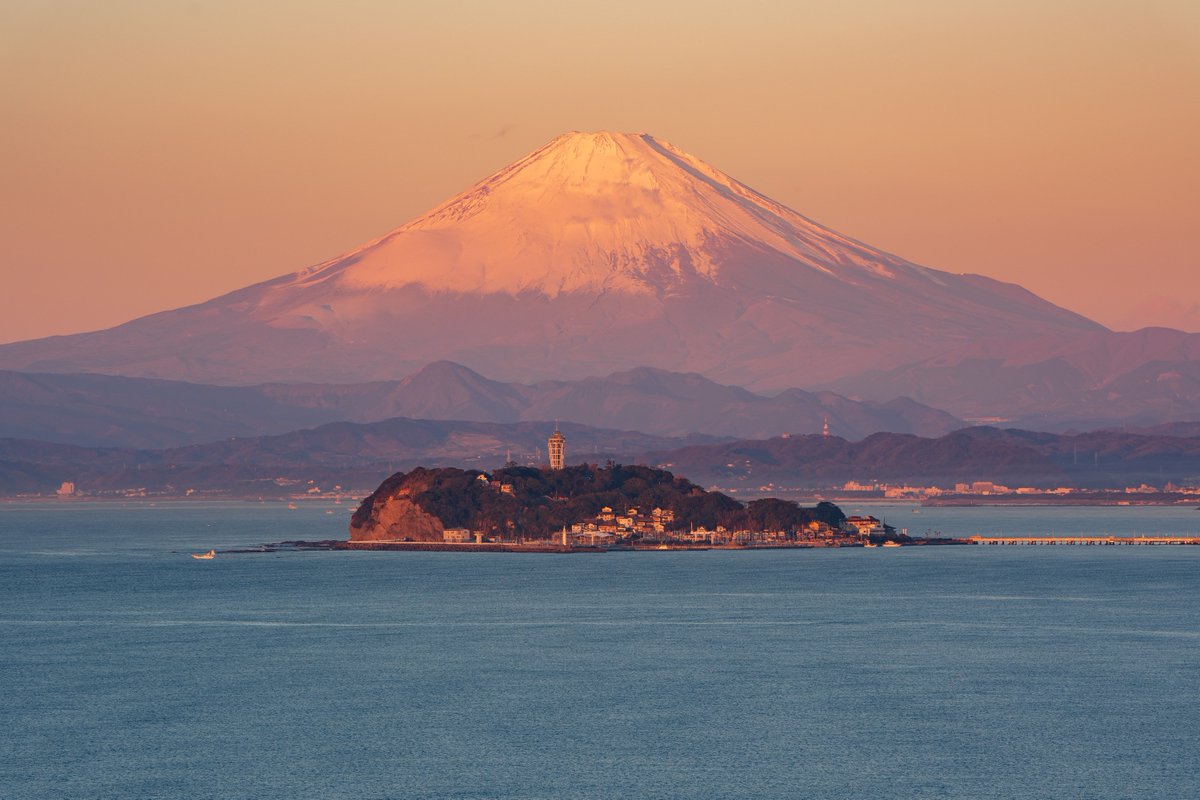 Ema 江の島マジ愛してる Twitterissa 本日の早朝 大崎公園と小坪海岸から撮影した富士山 江ノ島です