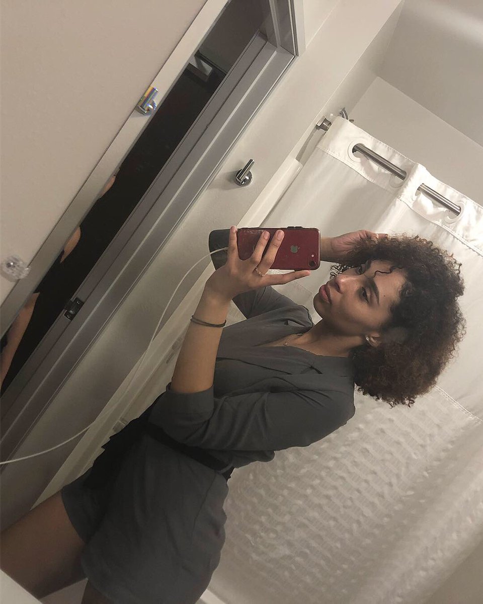 desxn's tweet photo. nye https://t.co/4fzoiAxnYh
