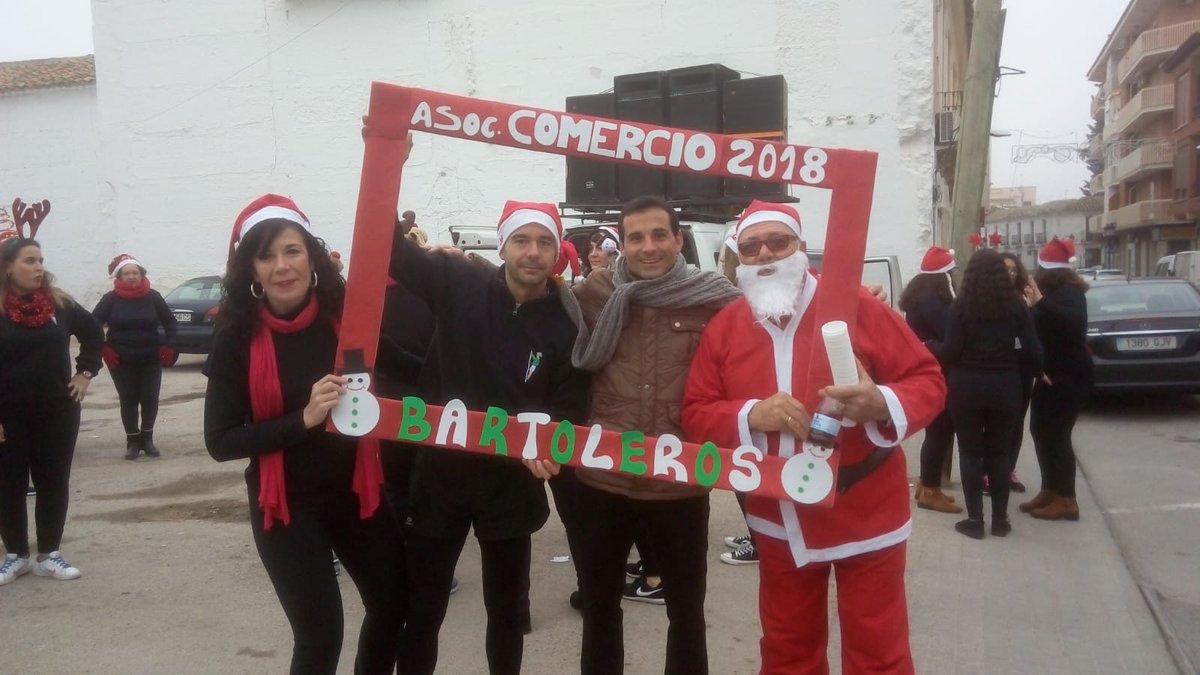 ComprasCriptana's tweet photo. La Asociación de #ComercioDeCriptana y @losbartoleros unidos con el fin de hacer más grande nuestro comercio 🎄🛍👌 ¡Viva la #Navidad en #CampodeCriptana! https://t.co/jOhIyVvsx6